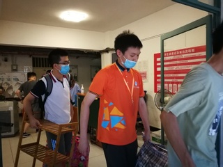 2020年8月疫情下毕业生返校...